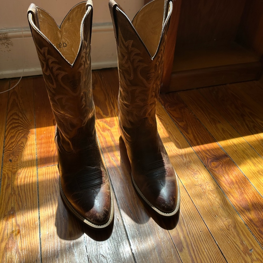 Men’s Ariat Brown Heeled Boots with Western Design